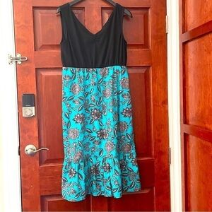 C WONDER Dress Women’s M Sleeveless V-Neck Ruffle Hem Etched Floral Blue Popover